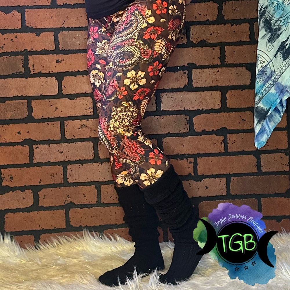 Dragon clothing. Women’s pocket leggings